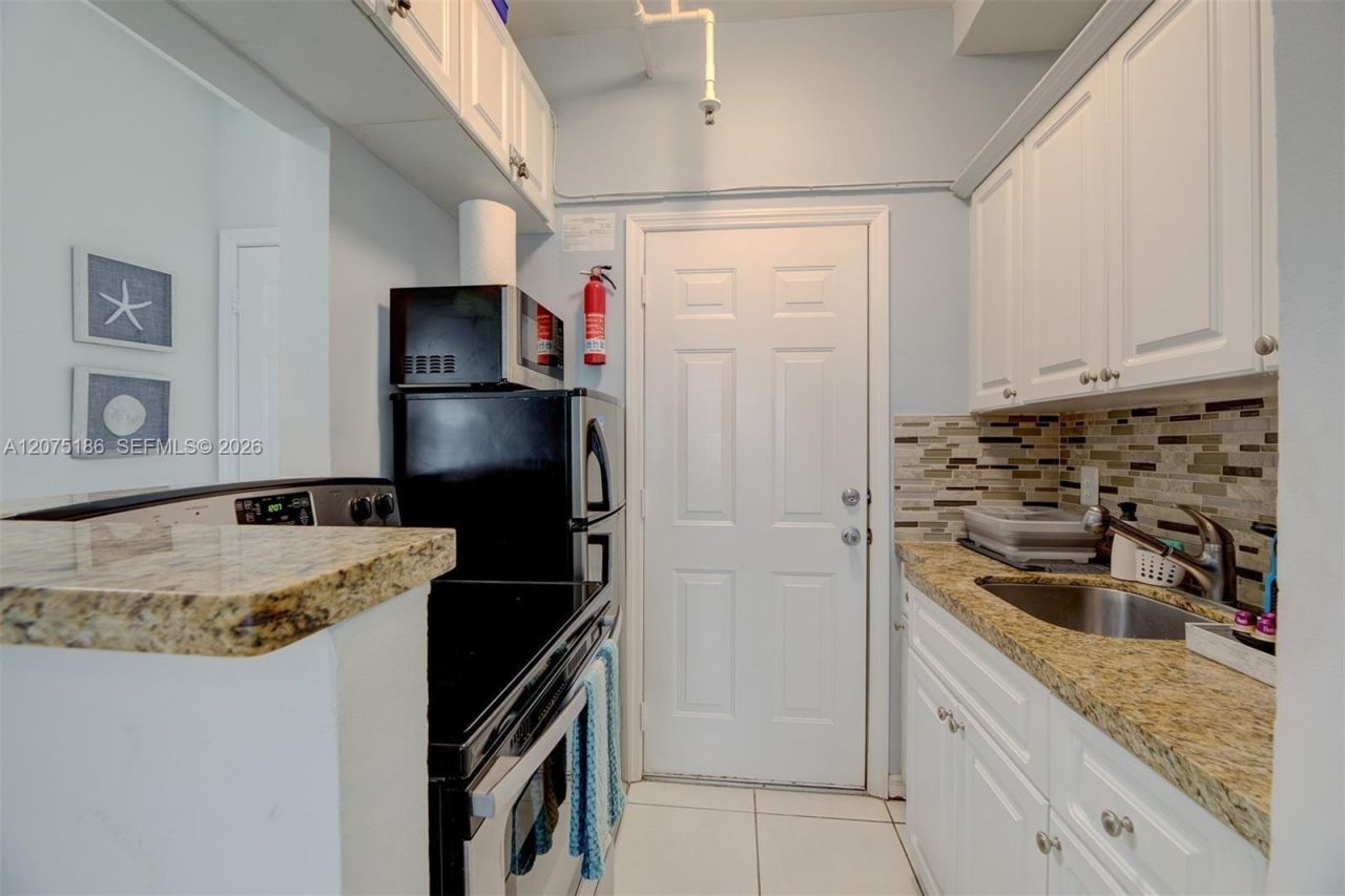 3030 Collins Ave , Unit 1G, Miami Beach, FL 33140 Photo