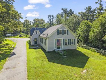 8 S Main St, Carver, MA 02330