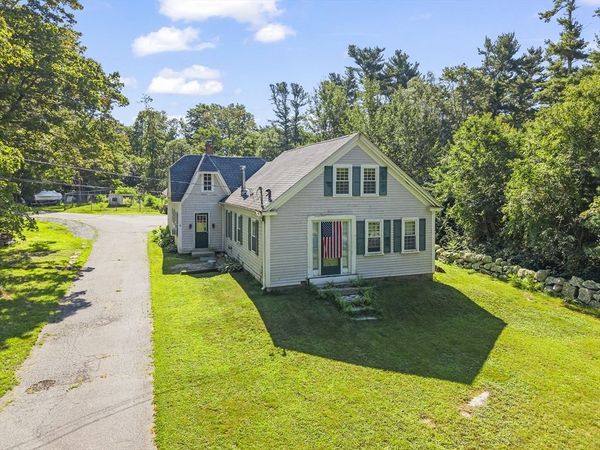 8 S Main St, Carver, MA 02330