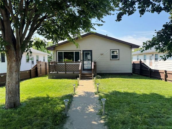 1337 20th Avenue SW, Cedar Rapids, IA 52404