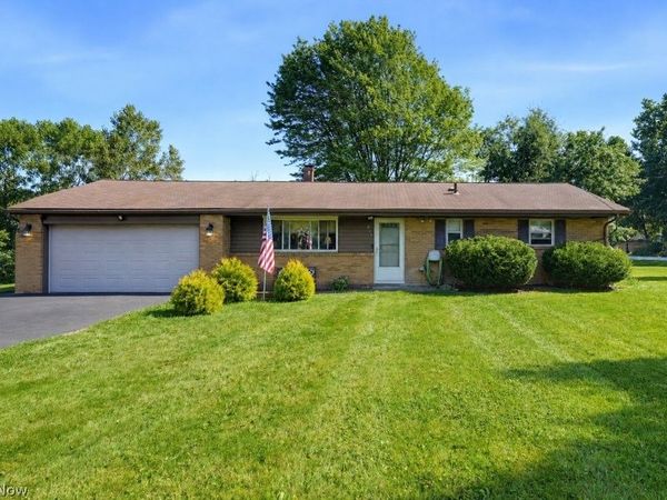 819 Navajo Trail , Macedonia, OH 44056