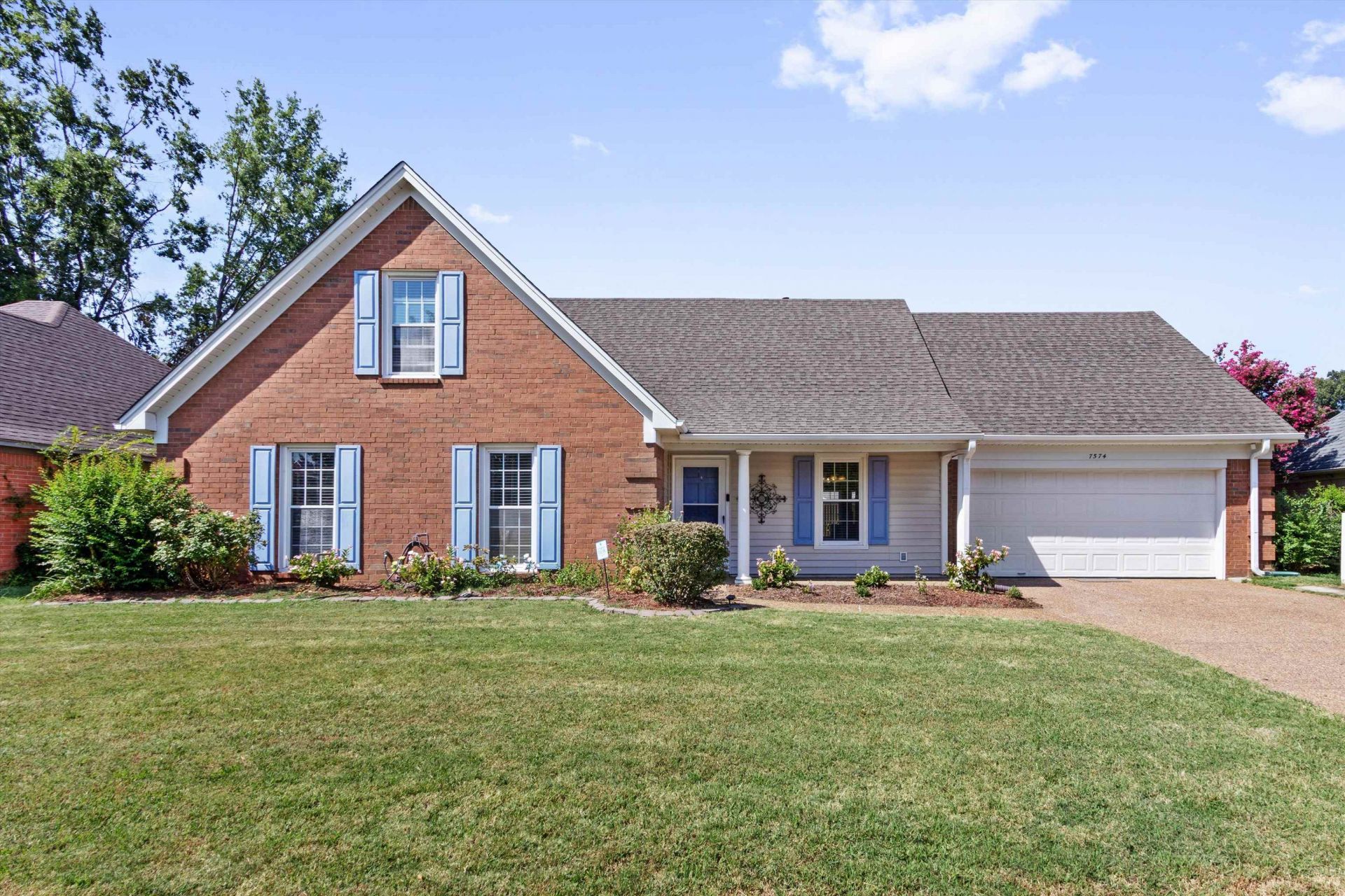 7574 DEXTER HILLS DR Memphis, TN 38016