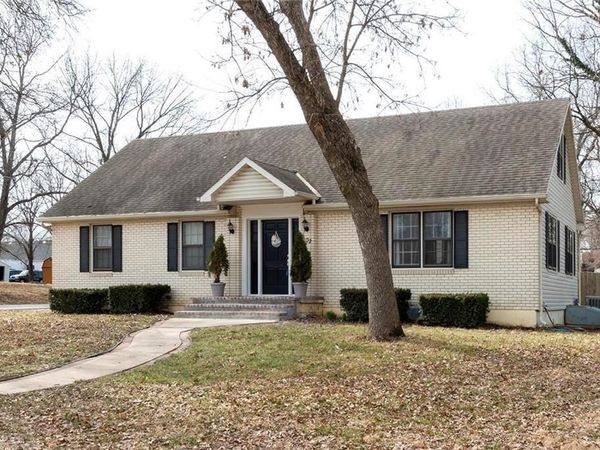 102 N Main Street, Tonganoxie, KS 66086