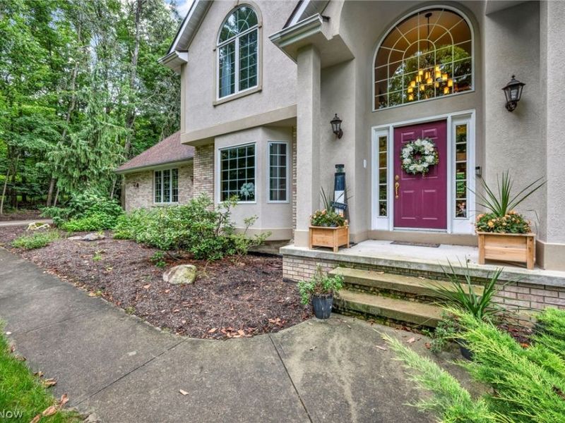 9198 Regency Woods Drive, Kirtland, OH 44094 Photo 2