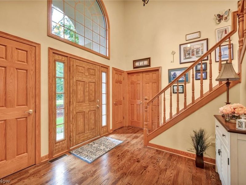 9198 Regency Woods Drive, Kirtland, OH 44094 Photo 4