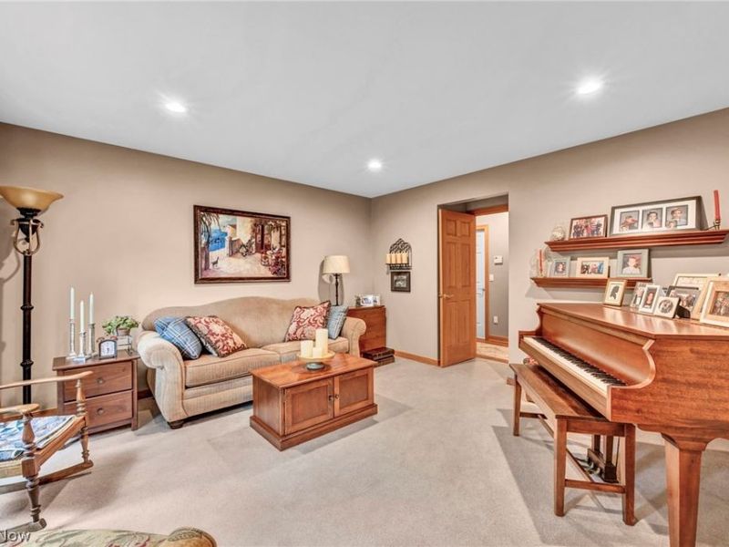 9198 Regency Woods Drive, Kirtland, OH 44094 Photo 5