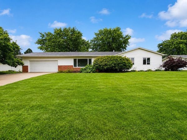 551 Lake Drive , Woodhull, IL 61490