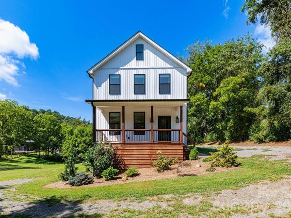 881 Burney Mountain Road , Fletcher, NC 28732