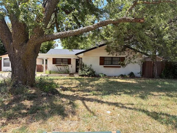 1023 N Madison Avenue, Blanchard, OK 73010