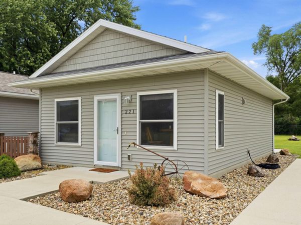 221 COLLINS Avenue, Evansdale, IA 50707