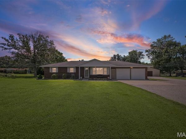 13906 Klaus Lake Road , Highland, IL 62249