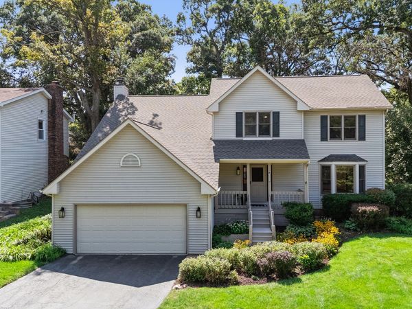 3123 Scenicwood Lane, Woodridge, IL 60517