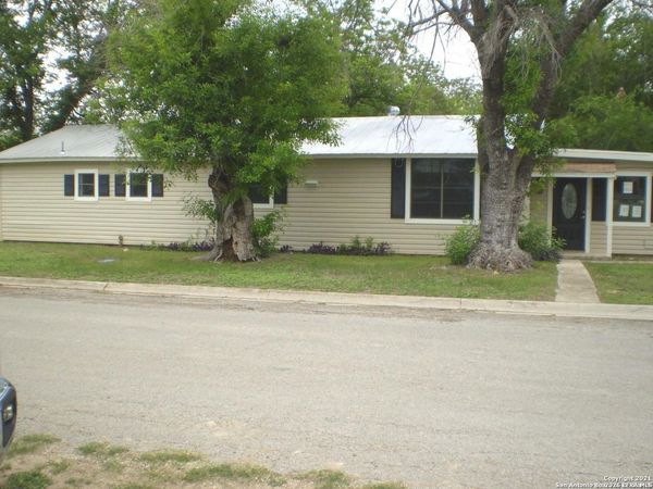 1501 AVENUE J, Hondo, TX 78861