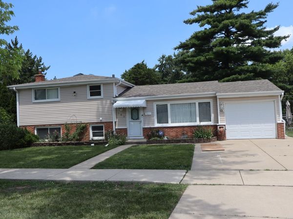 182 ROXBURY Lane , Des Plaines, IL 60018