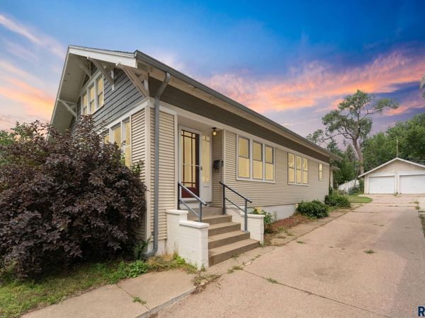 820 W 7Th St, Sioux Falls, SD 57104