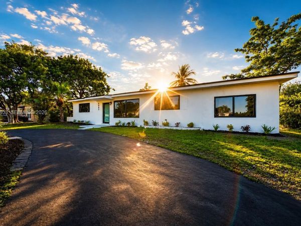 9281 Martinique Dr , Cutler Bay, FL 33189