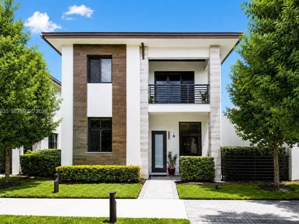 4318 NW 81st Ave , Doral, FL 33166