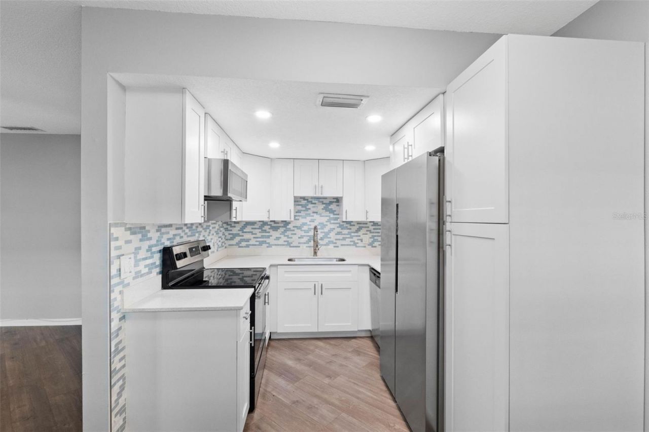 4050 4th Street N, Unit 104, Saint Petersburg, FL 33703 Photo