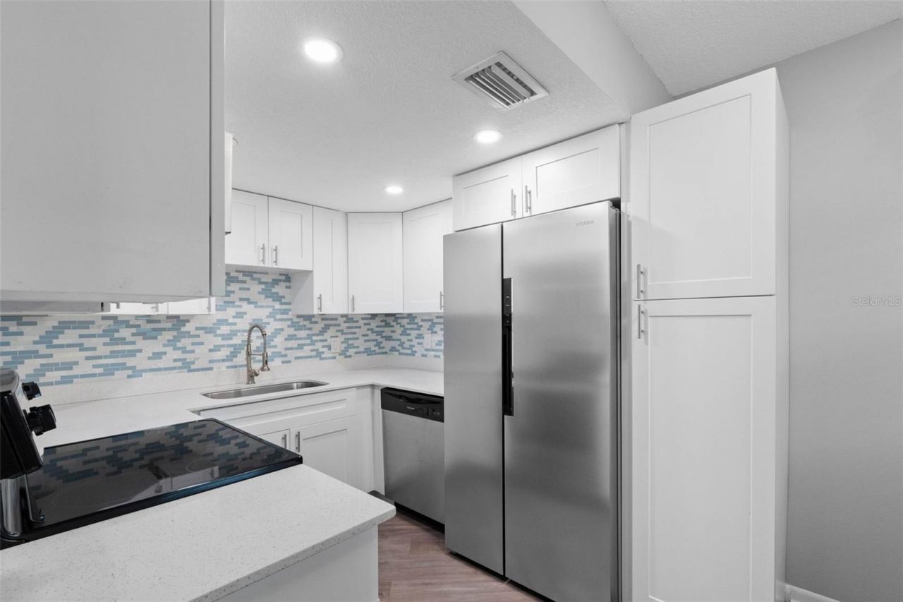 4050 4th Street N, Unit 104, Saint Petersburg, FL 33703 Photo