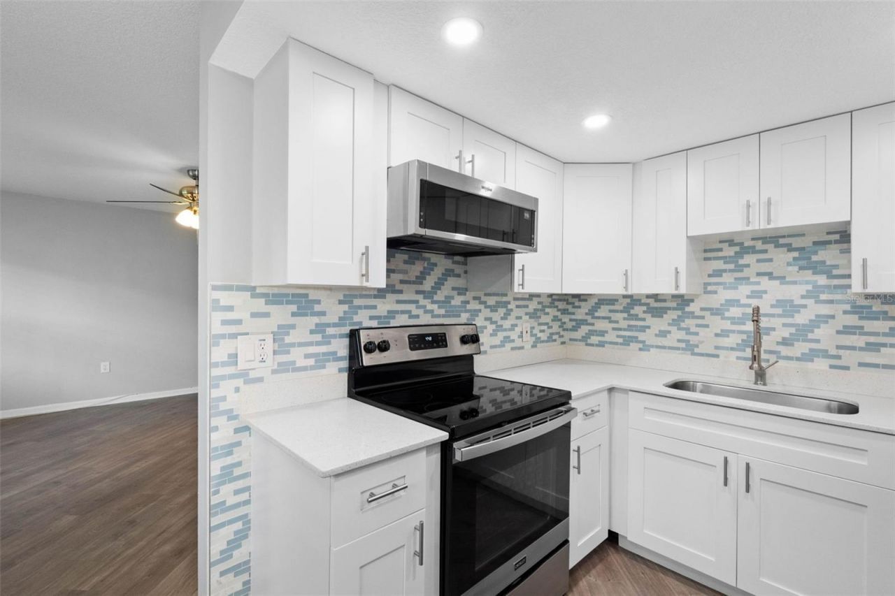 4050 4th Street N, Unit 104, Saint Petersburg, FL 33703 Photo