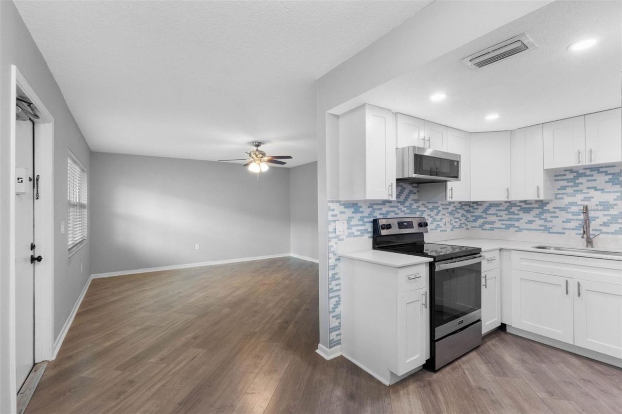 4050 4th Street N, Unit 104, Saint Petersburg, FL 33703 Photo