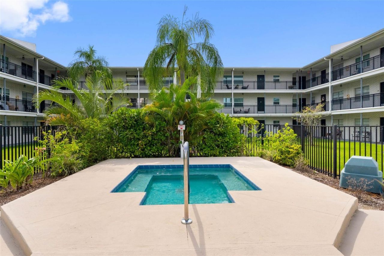 4050 4th Street N, Unit 104, Saint Petersburg, FL 33703 Photo