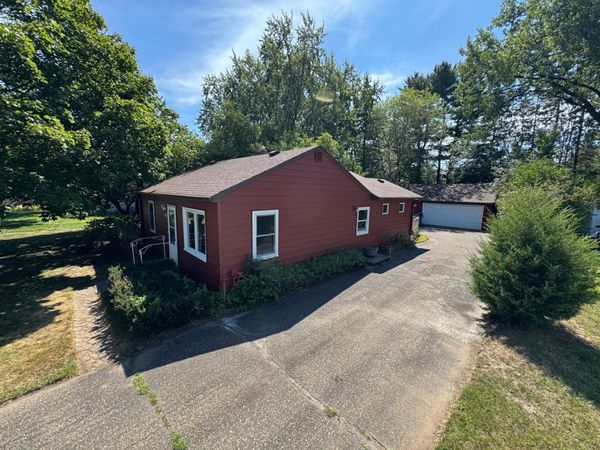 830 Sandhurst Drive W, Roseville, MN 55113
