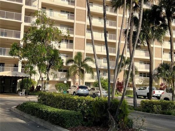 2751 N Palm Aire Dr , Unit 502, Pompano Beach, FL 33069