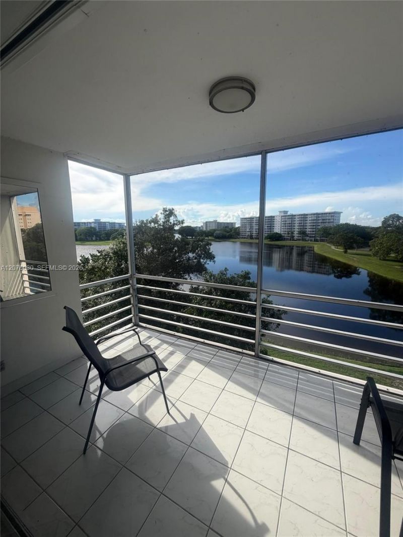 2751 N Palm Aire Dr, Unit 502, Pompano Beach, FL 33069 Photo