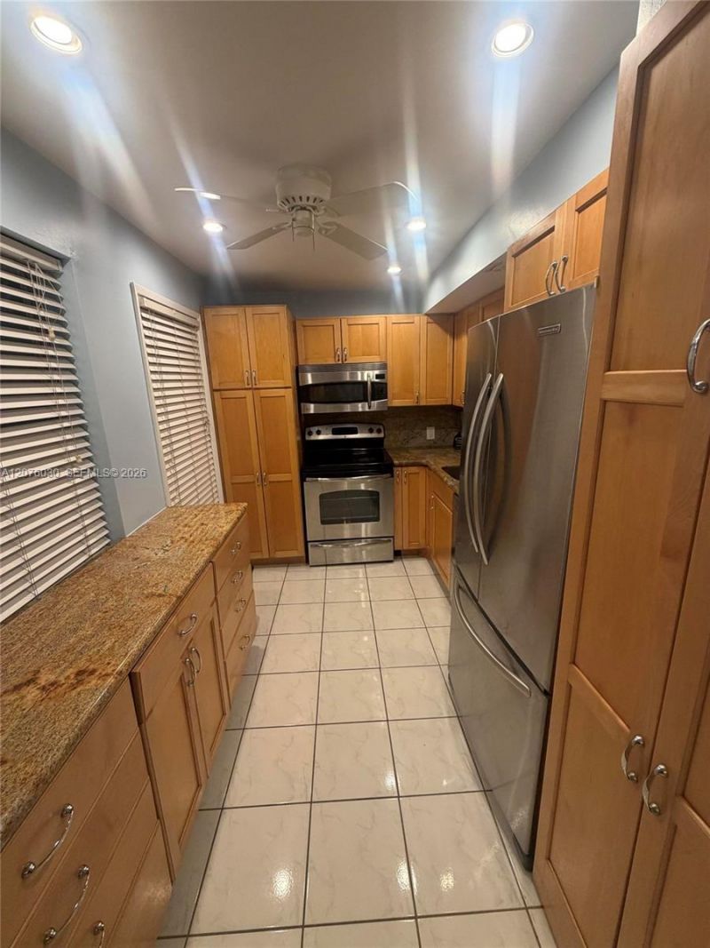 2751 N Palm Aire Dr, Unit 502, Pompano Beach, FL 33069 Photo