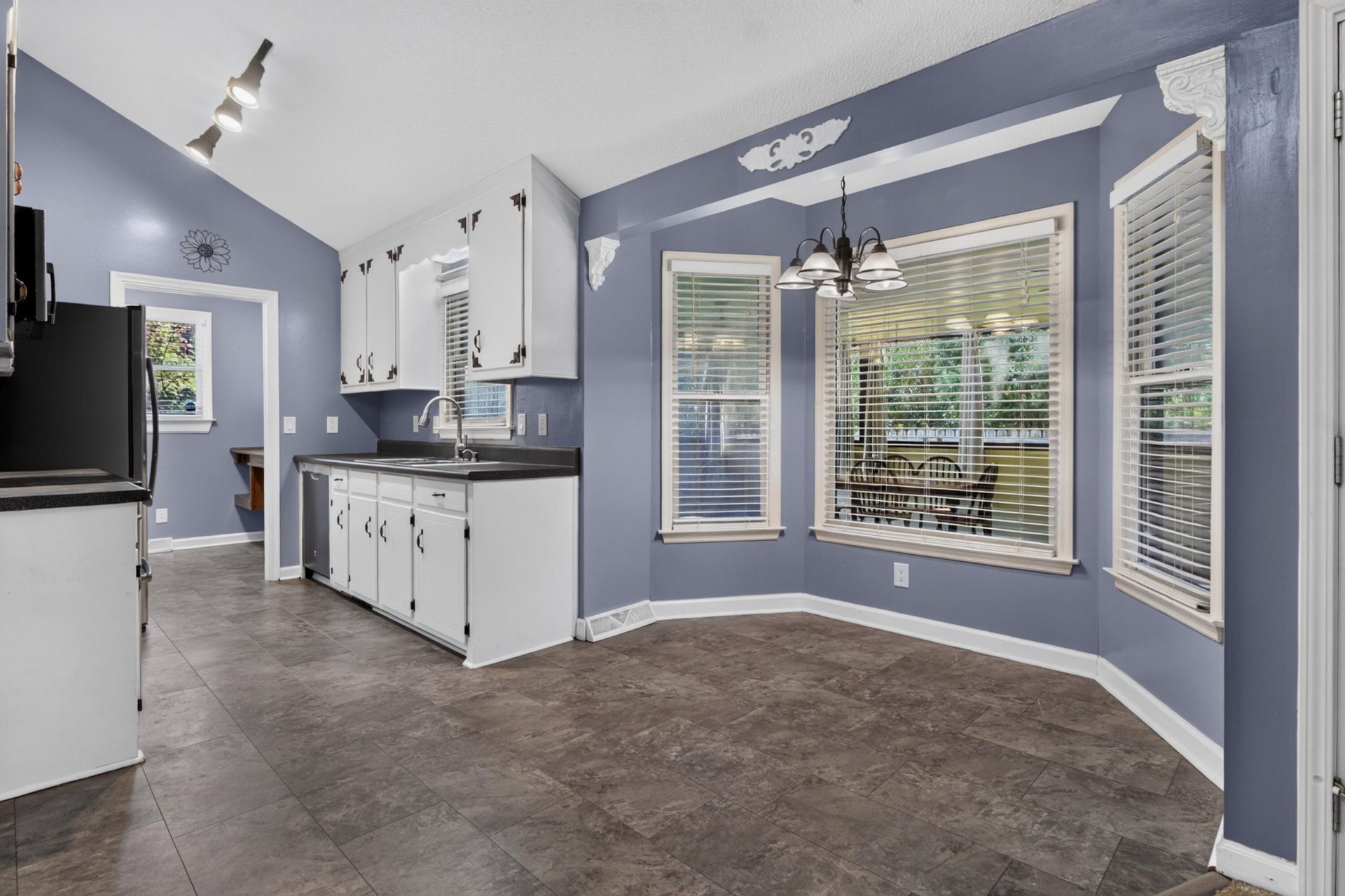 295 Forest Circle Photo 8