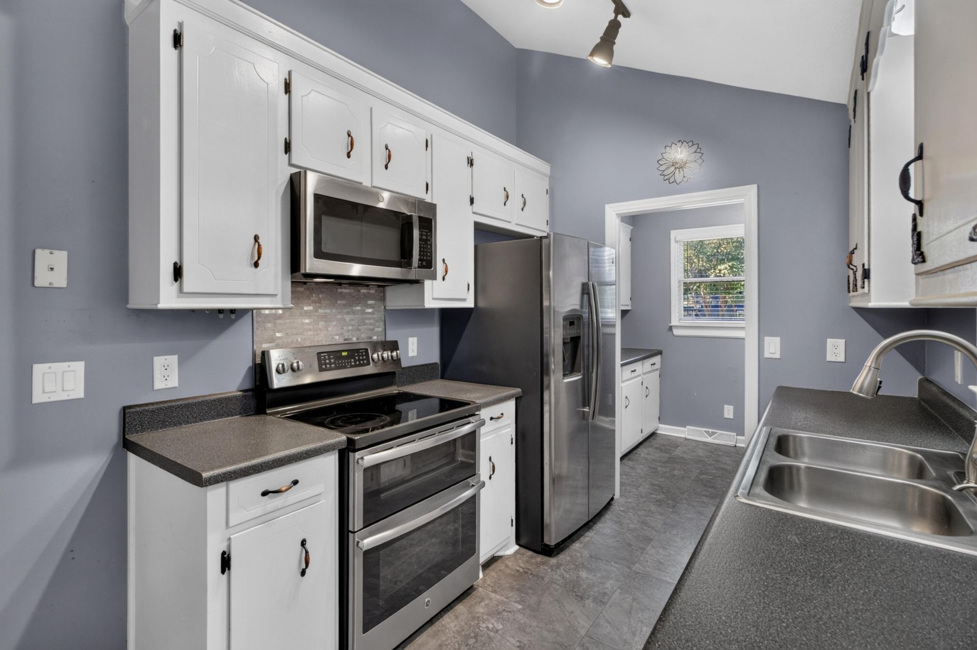 295 Forest Circle Photo 9