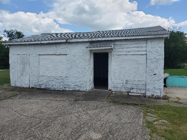 225 E Columbia Street , Okemah, OK 74859