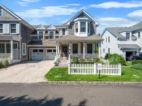 24 Pond Crossing, Unit 11, Southampton, NY 11968