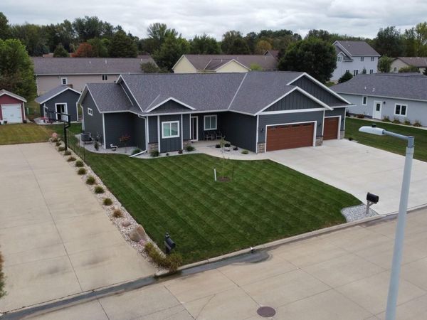 301 LOUISIANA AVE NW, Orange City, IA 51041