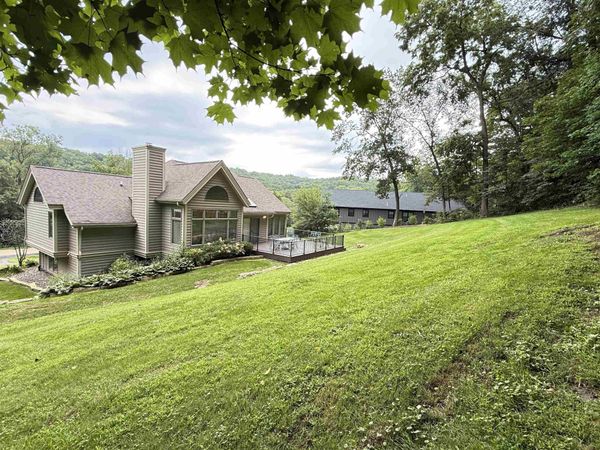 38 Longwood Drive, GALENA, IL 61036