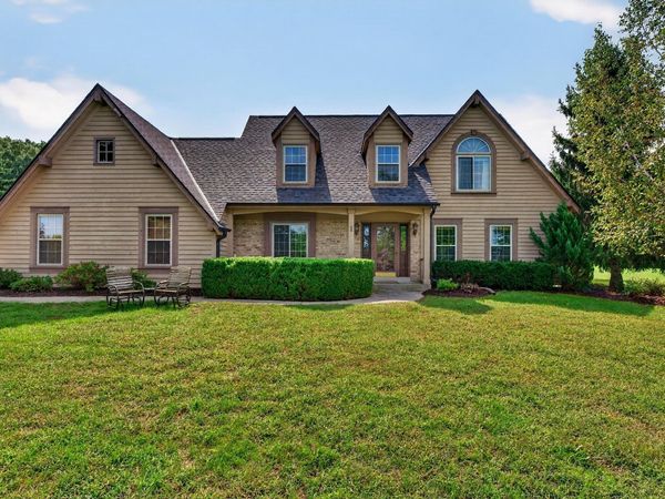 S93W33523 Fieldside Ct, Mukwonago, WI 53149