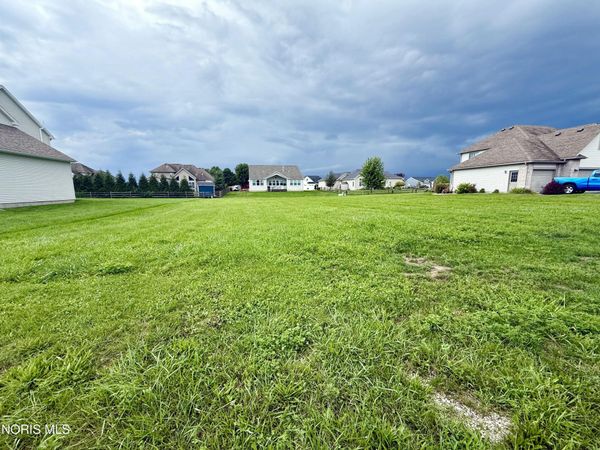 1086 Springcrest Drive , Waterville, OH 43566