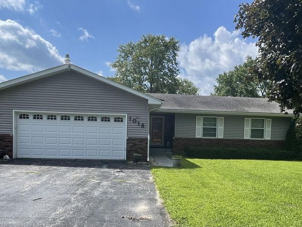 1018 Elm Street SW, DeMotte, IN 46310