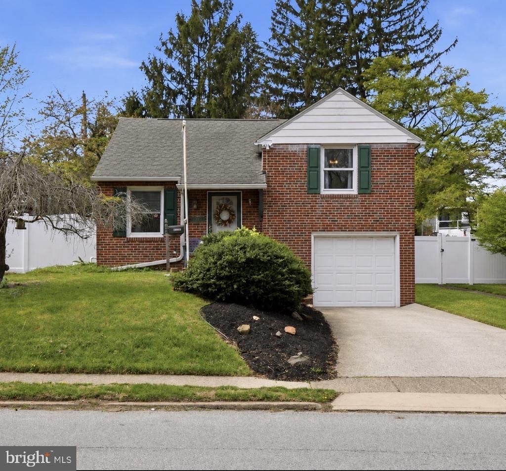 20 N MALIN ROAD, BROOMALL, PA 19008