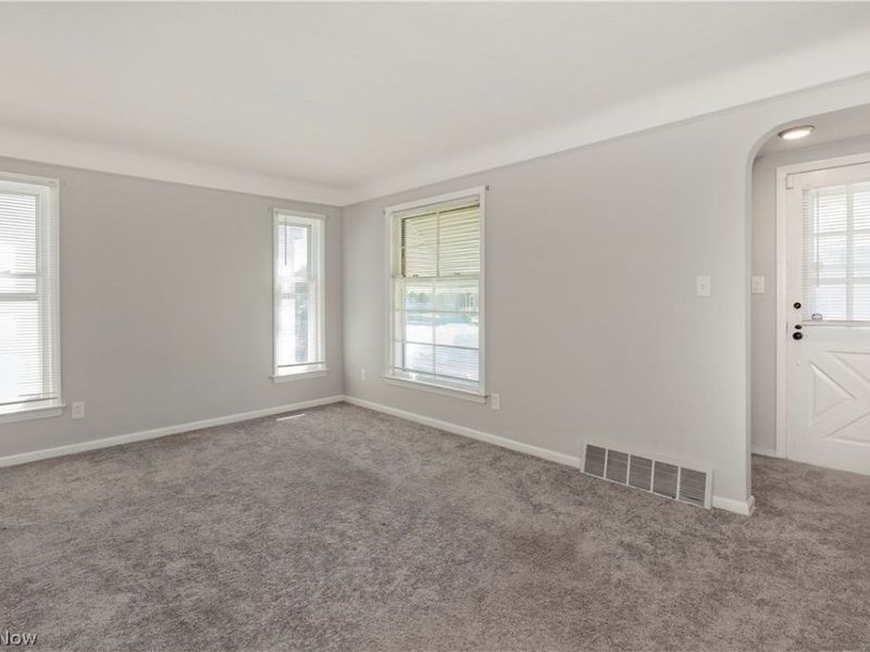 8207 Garfield Boulevard , Garfield Heights, OH 44125 Photo 4