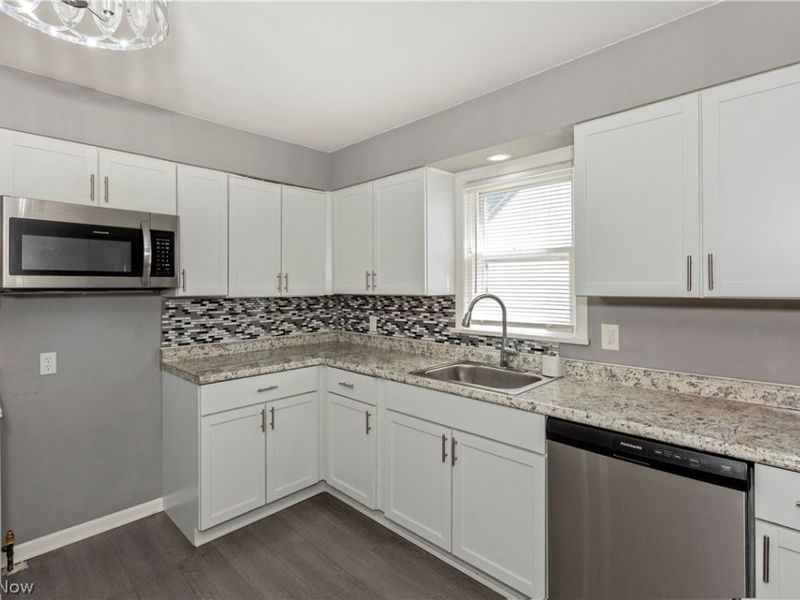 8207 Garfield Boulevard , Garfield Heights, OH 44125 Photo 9