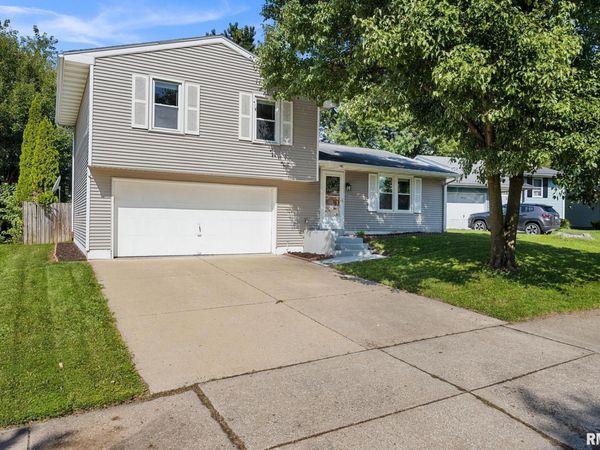 4437 W CASTLETON Road, Peoria, IL 61615