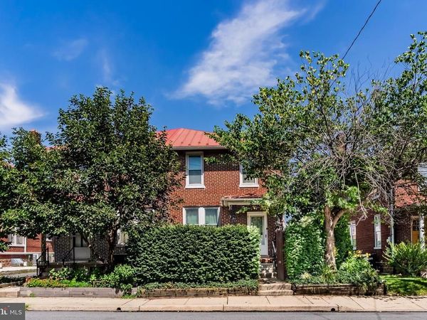 19 S CUSTER AVENUE, NEW HOLLAND, PA 17557