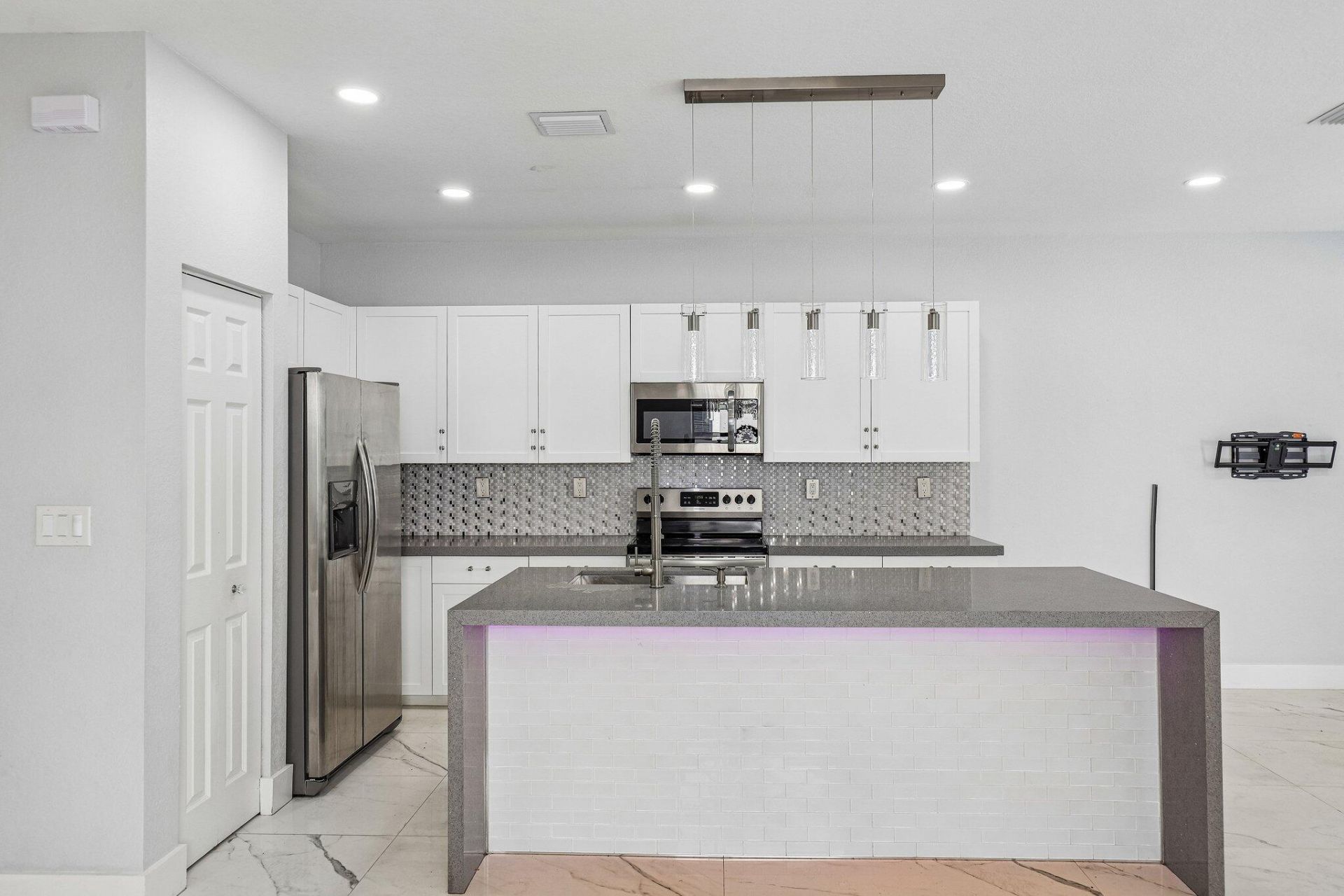 3567 W 110th Terrace, Hialeah, FL 33018 Photo