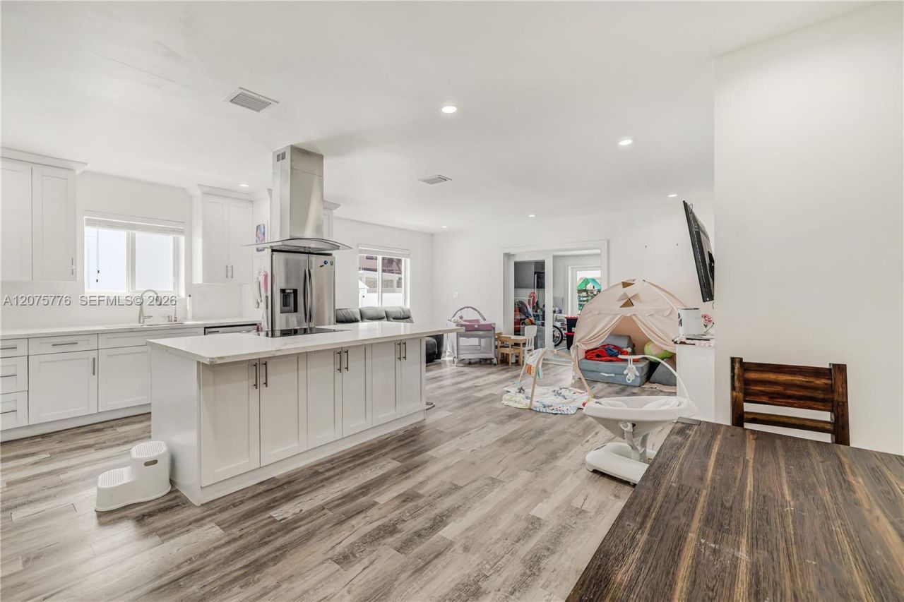 2801 NW 6th St, Miami, FL 33125 Photo