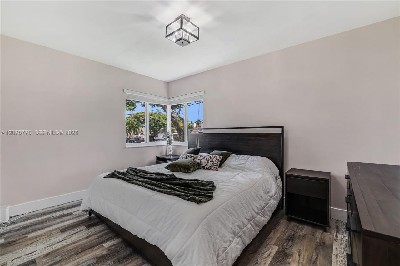 2801 NW 6th St, Miami, FL 33125 Photo