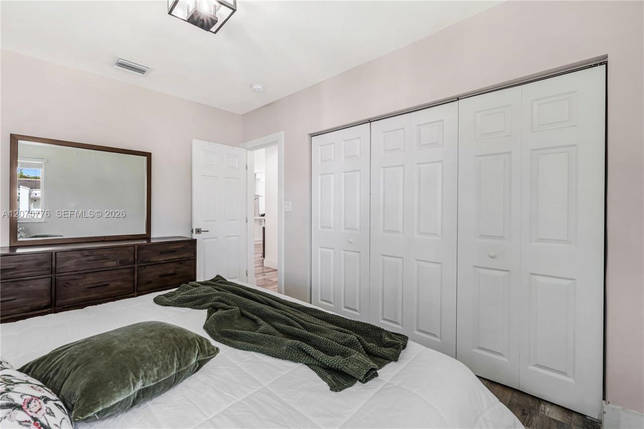 2801 NW 6th St, Miami, FL 33125 Photo