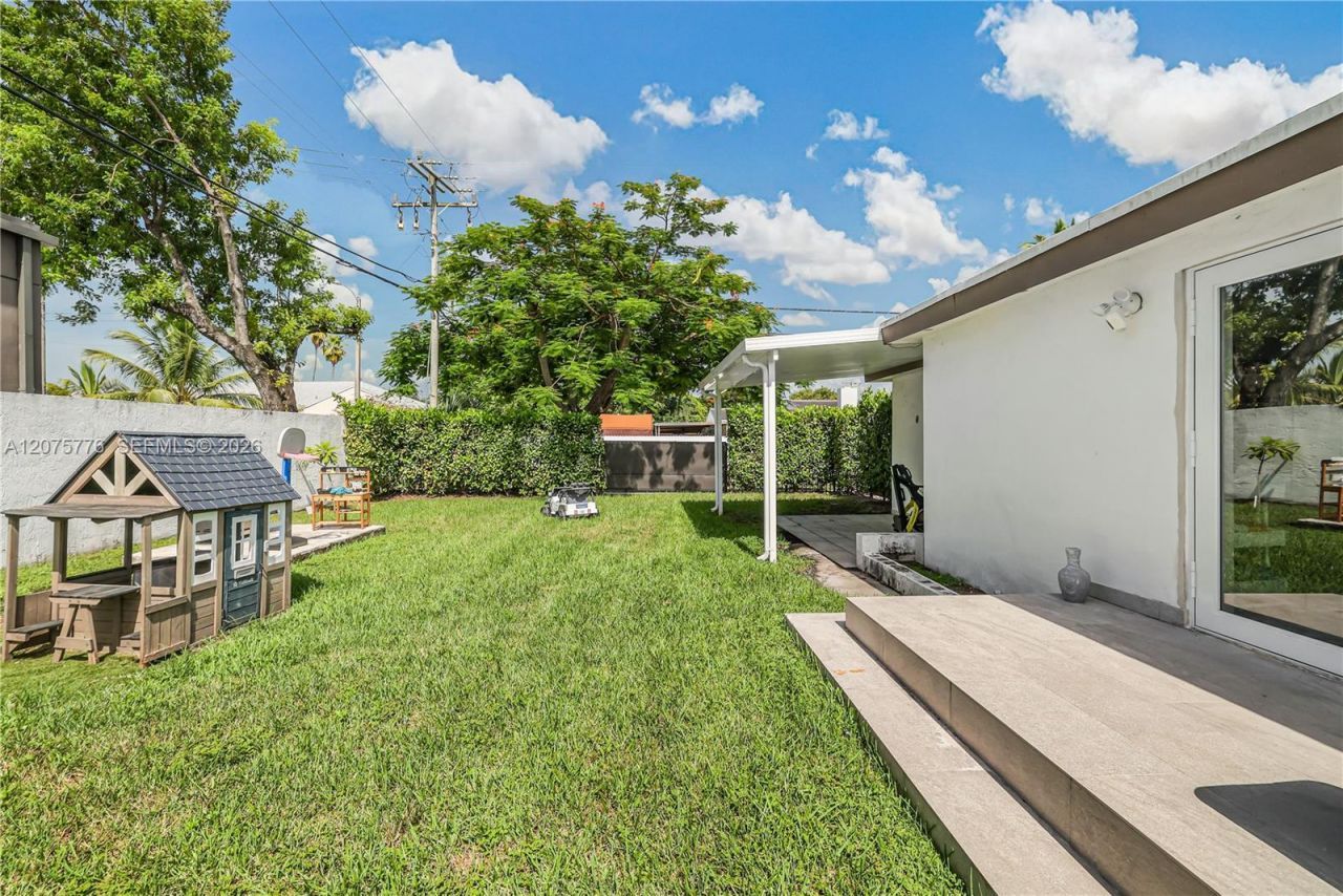 2801 NW 6th St, Miami, FL 33125 Photo