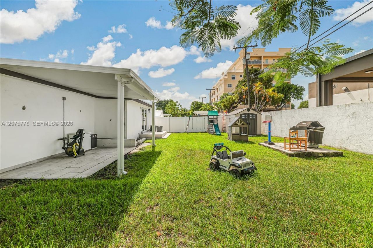 2801 NW 6th St, Miami, FL 33125 Photo